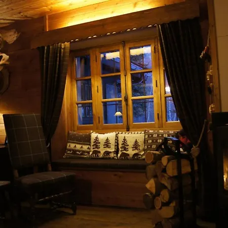 Chalet Lavis Trafford Alojamento de Acomodação e Pequeno-almoço Bramans
