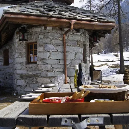 Chalet Lavis Trafford *